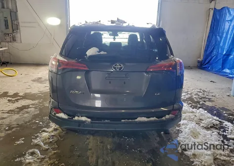 2018 Toyota Rav4 Le z USA, uszkodzony, nr VIN 2T3ZFREV1JW444399